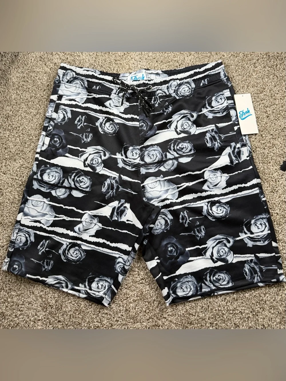 Fresh Prints of Bel Air Black White Rose Print Shorts Mens Large NWT